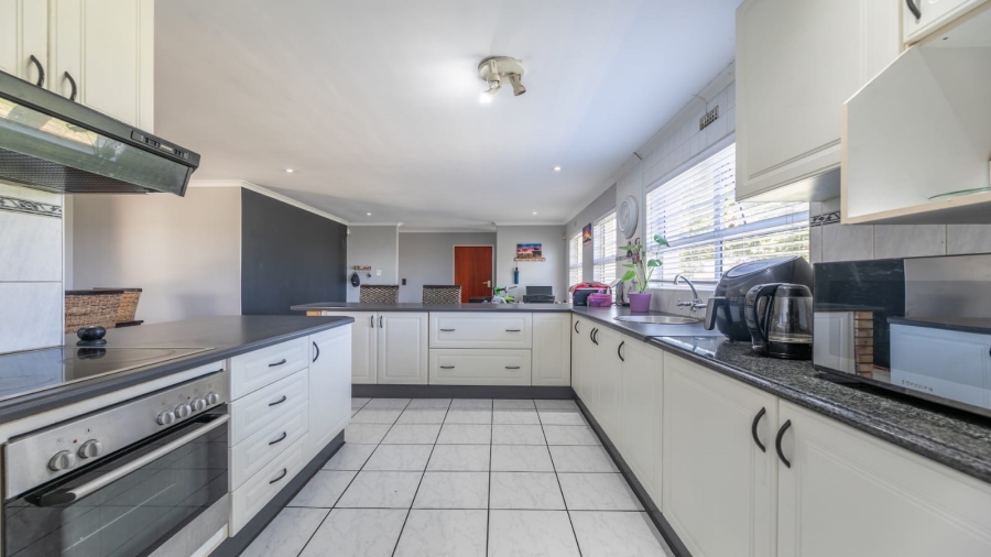 To Let 3 Bedroom Property for Rent in Edgemead Western Cape